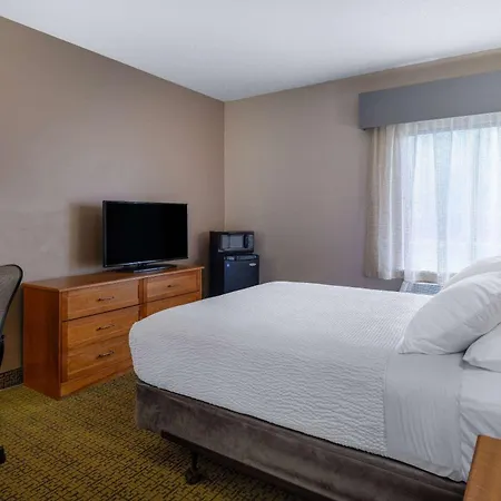 Days Inn & Suites By Wyndham Madison-3