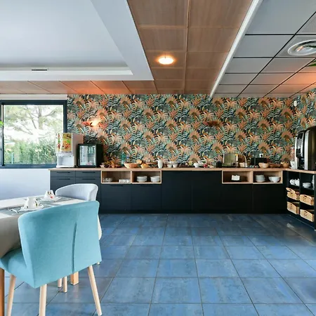 Hotel Le Pavillon Bleu-2
