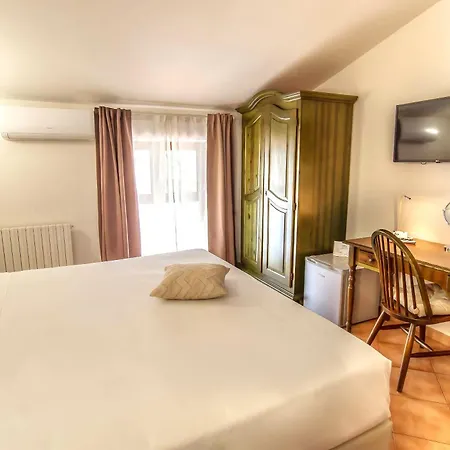 Plaza Rooms Ciampino-3
