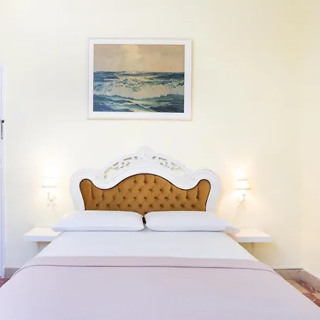 Casa Dona Carmela Guesthouse - Parking Included (Adults Only)-3