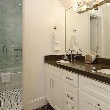 Independence Square 310, Chic, Remodeled Studio W/ Great Location In Aspen, A/C, & Kitchenette-3