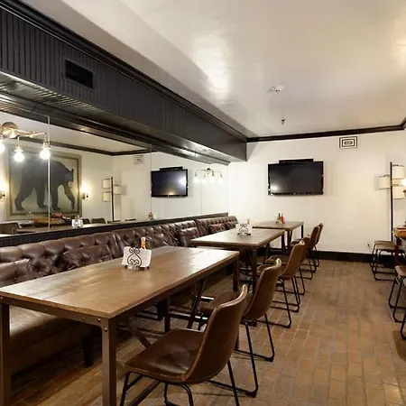 Independence Square 300, Newly Renovated Studio In Downtown Aspen, W/ Rooftop & Hot Tub-2
