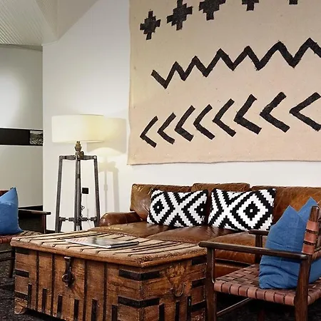 Independence Square 211, Chic Hotel Room With Mountain Views, A/C, & Rooftop Hot Tub-2