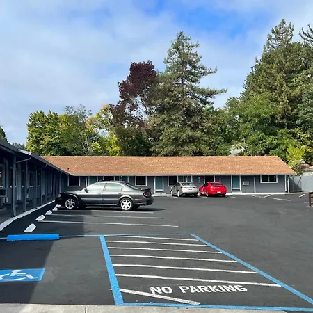 Pine Cone Motel-2