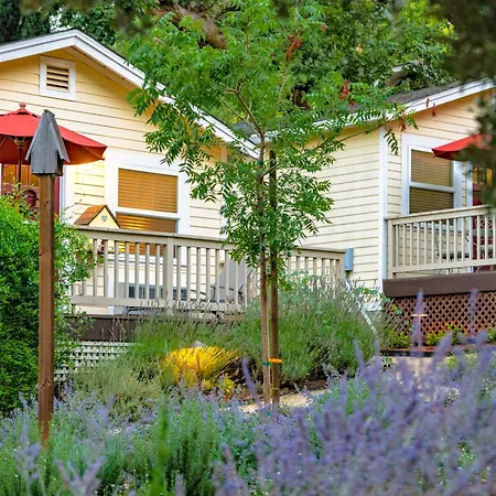 Aurora Park Cottages-3