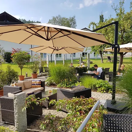 Landhotel Sonnenhalde-3