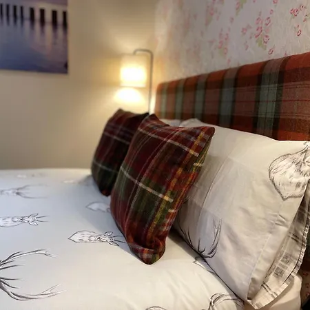 Carisbrooke Guest House-2