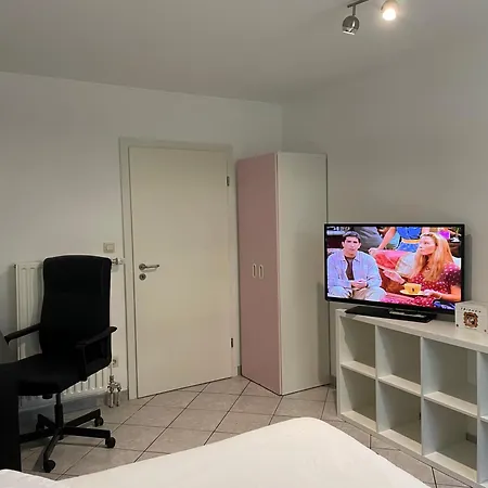 Large Room In Schuttrange Free Parking 10Mins To Airport Excellent Customer Services-2