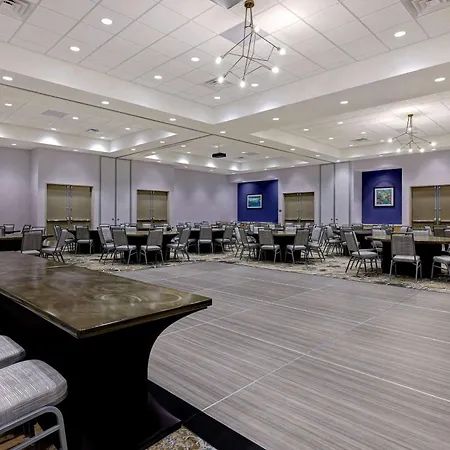 Hilton Garden Inn Cedar Rapids-2