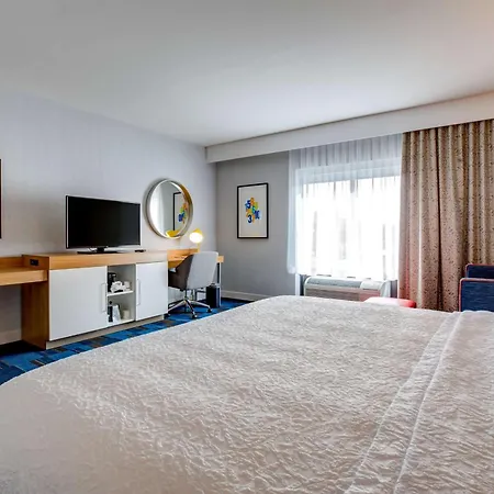 Hampton Inn & Suites Boston/Waltham-3