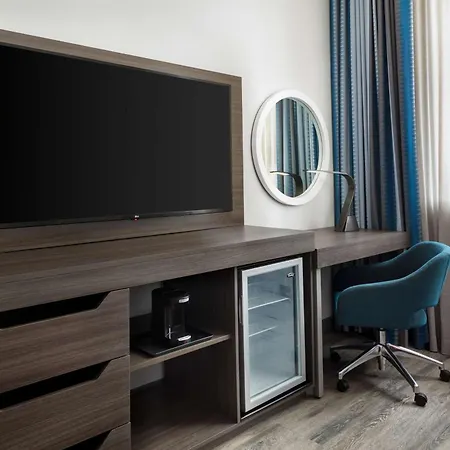 Hampton Inn & Suites Baltimore Inner Harbor-3