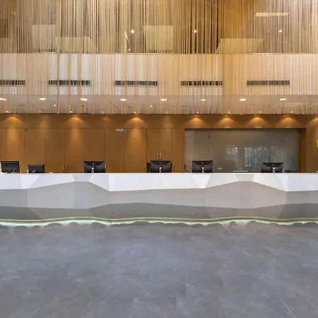 Doubletree By Hilton Vienna Schonbrunn-3