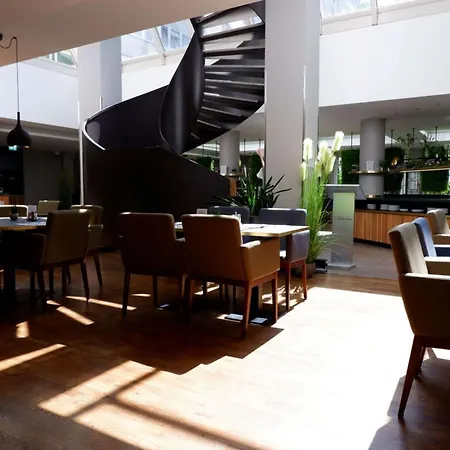 Hilton Garden Inn Frankfurt City Centre-3
