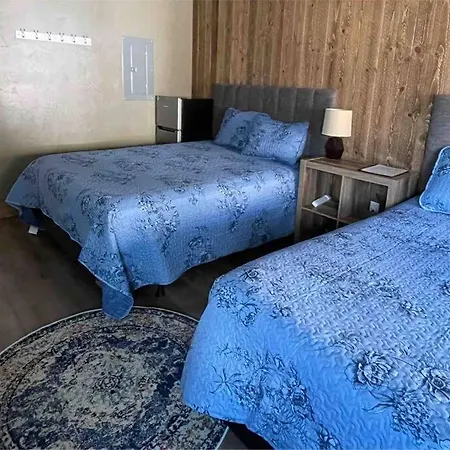 Parkway Yellowstone Guest House Room #1-2