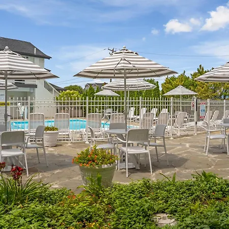 A Wave Inn - Montauk-2