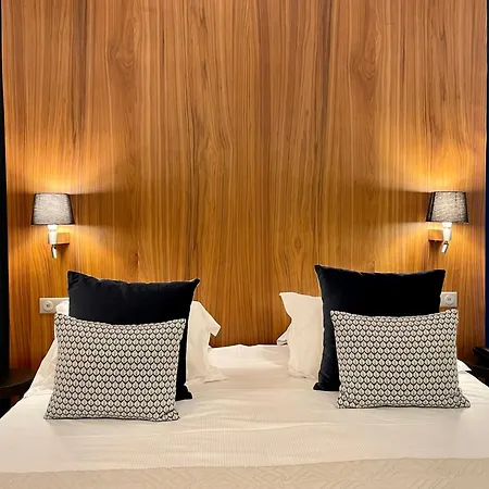 Dormy House-3