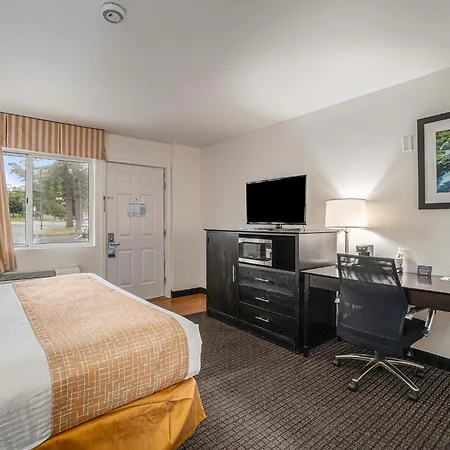 Travelodge By Wyndham Traverse City Mi-2