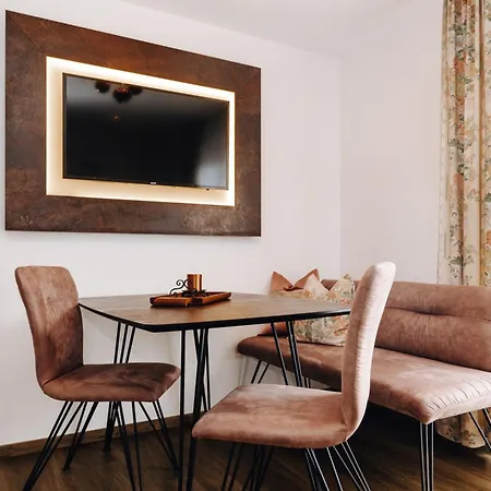 Hotel Garni Tannenhof-3