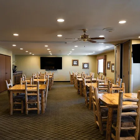 Pinedale Hotel & Suites-2