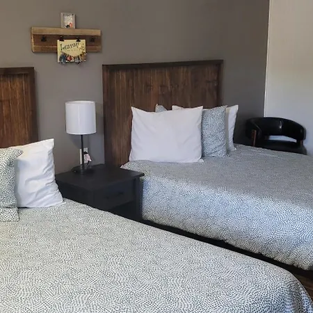 Blue Sky Inn: Pet-Friendly Oasis with Renovated Rooms-2