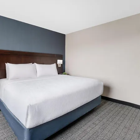 Courtyard By Marriott Manchester-Boston Regional Airport-3