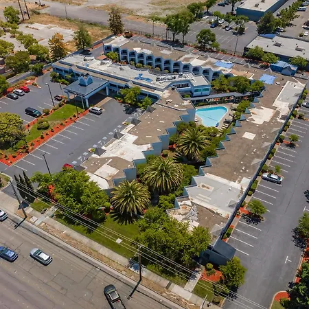 Best Western Plus Wine Country Inn & Suites-3
