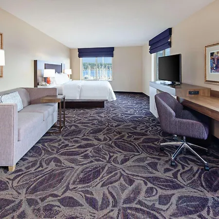 Hampton Inn & Suites Bremerton-2