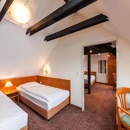 Hotel Ahl Meerkatzen-3