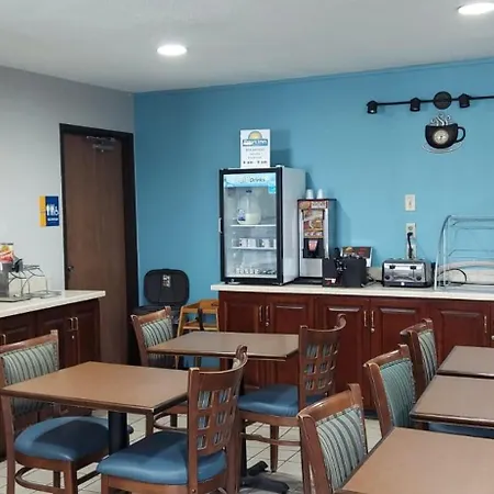 Days Inn By Wyndham Willmar-2