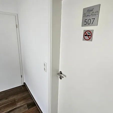 Hotel Dorfkrug Büsum - günstige Altbauzimmer Am Oland-3