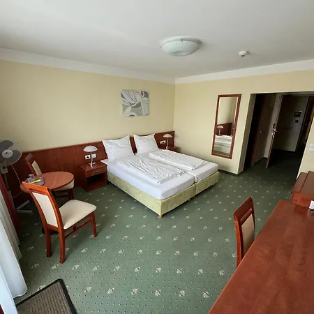 Hotel Breitenlee-2
