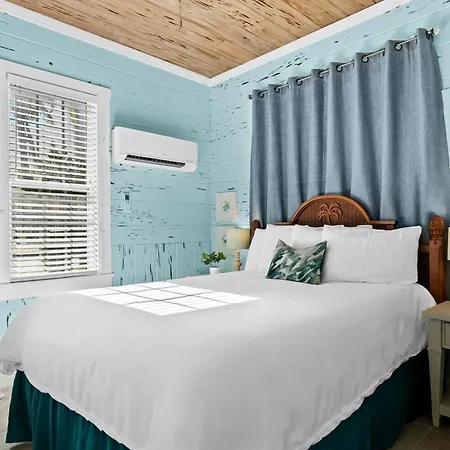 Parrot Beach Cottages Suite #2-2