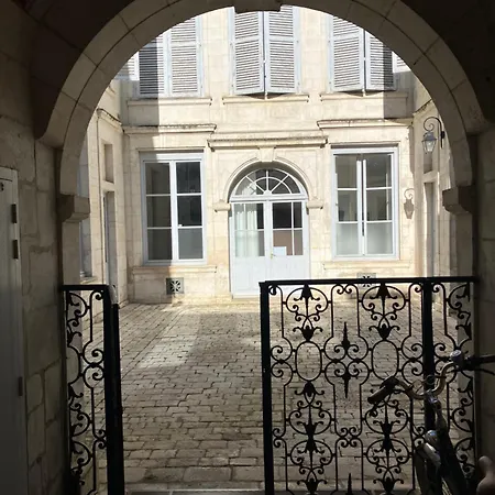 Chambre dans Hôtel Particulier 18e siècle Hyper Centre La Rochelle-3