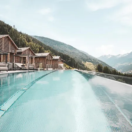 Boutique Hotel und Chalets Bergwiesenglück-2