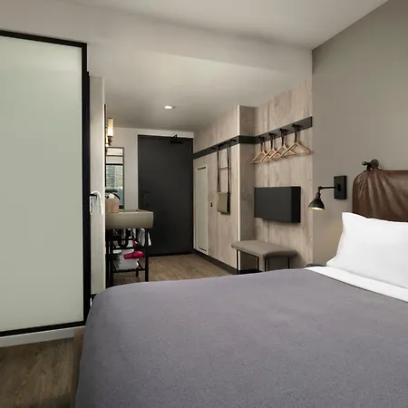 Moxy Chicago Downtown-2