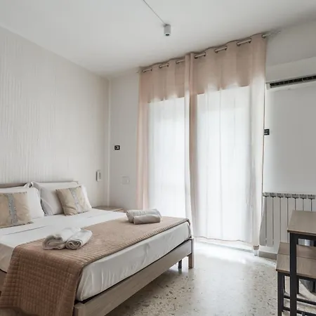 Napoli Fly Guest House 290-2