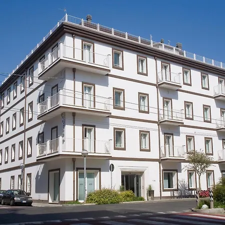 Card International Hotel-2