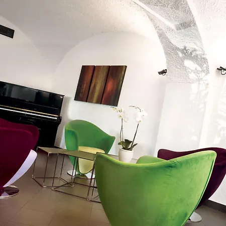 Jet Hotel-2