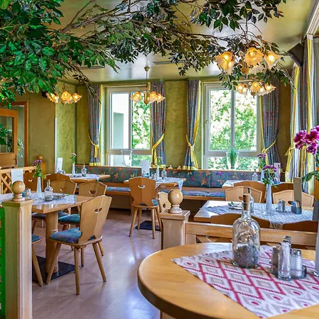 Landhotel Zum Niestetal-2
