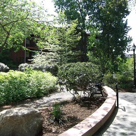 Longwood Inn-3