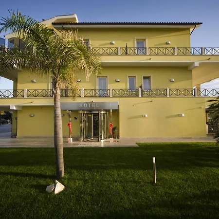 Hotel Villa Tirreno-3