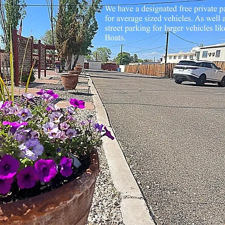 Home Style Apartments - 1 & 3 Bedroom Suites With Full Kitchen-2