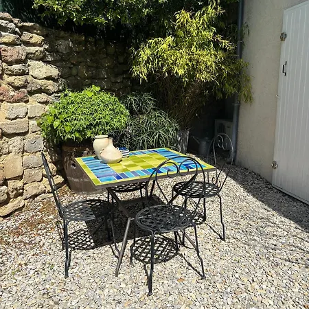 un petit coin de paradis avec piscine et parking-2