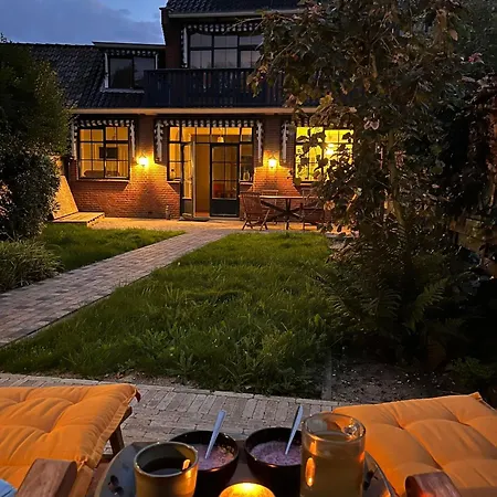 Luxury Home In Quiet Neighbourhood Near Beach-3