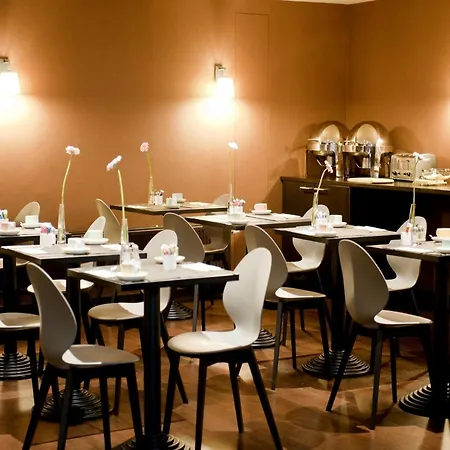 New Hotel Charlemagne-3