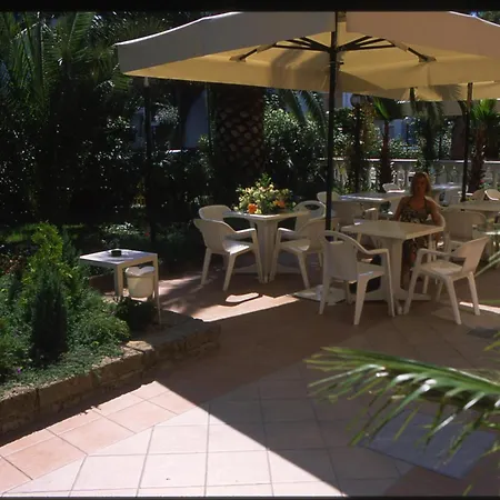 Hotel Rivadoro-Spiaggia ombrellone e lettini-Piscina-Parcheggio-3