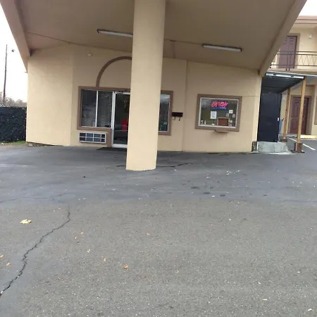 Economy Inn Hot Springs-2