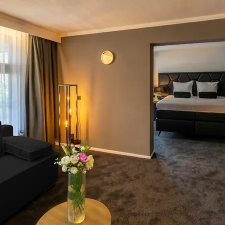 Square Boutique Hotel & Brasserie-2