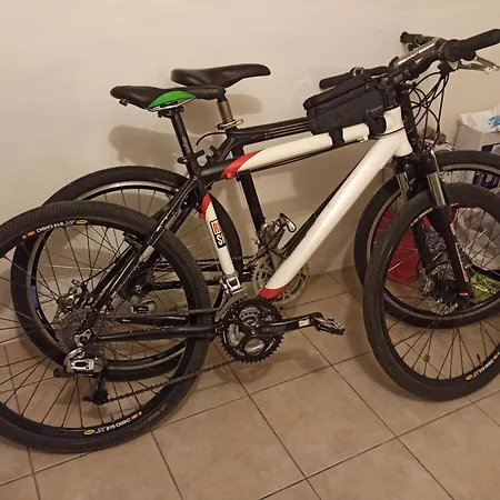 Casa Fuori Casa - aria condizionata, parcheggio auto, garage moto-3