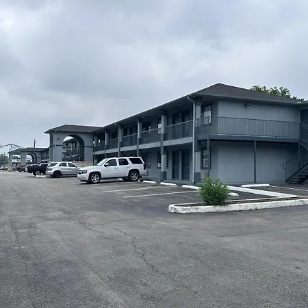Mustang Inn And Suites-2